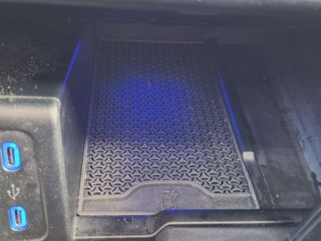 Car image 37