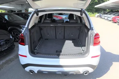 Car image 32