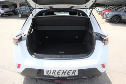 Car image 26