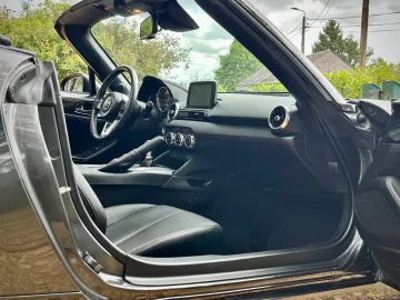 Car image 30