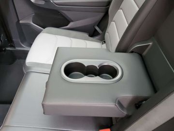 Car image 37