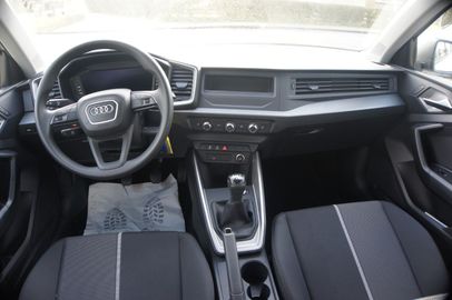 Car image 12