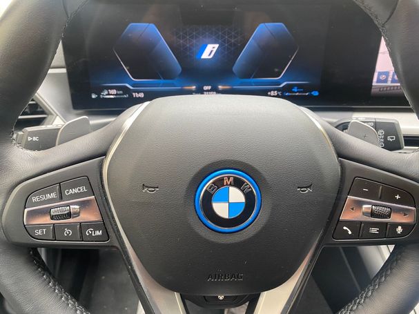 BMW 330e Touring xDrive 215 kW image number 6