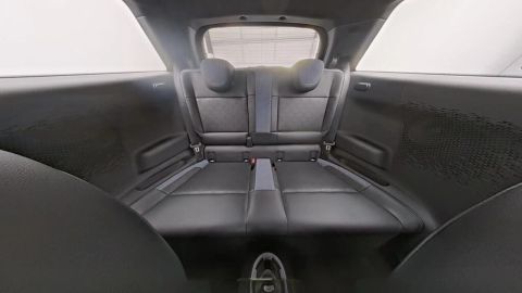 Car image 26