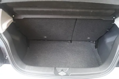 Car image 27