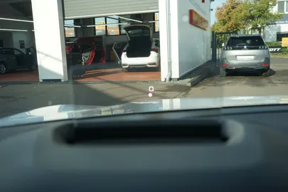 Car image 28