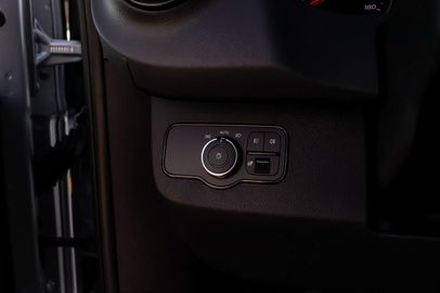 Car image 33