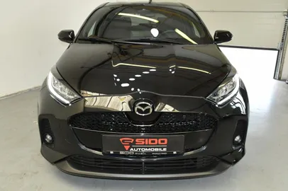 Car image 4