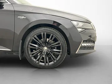 Car image 36