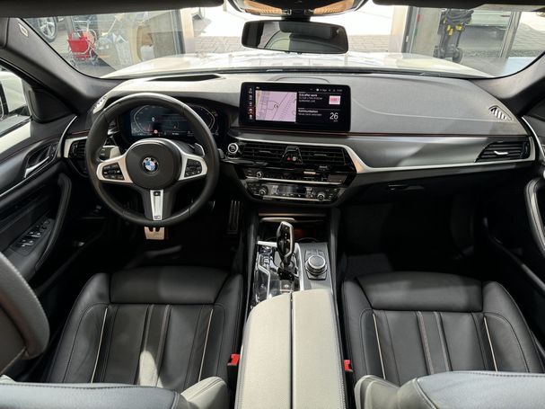 BMW 520d Touring xDrive 140 kW image number 17