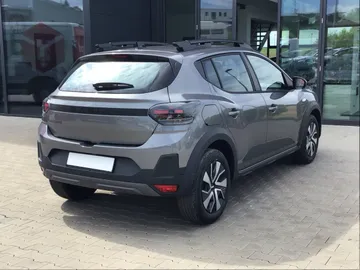 Car image 4