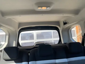 Car image 38