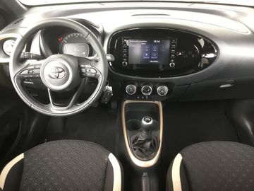 Car image 11