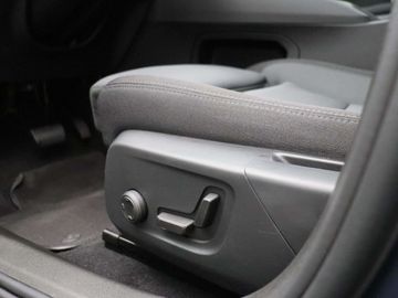 Car image 32