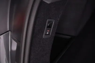 Car image 38
