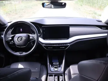 Car image 26