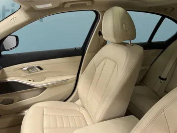 Car image 35