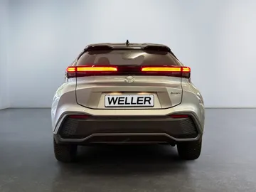 Car image 4