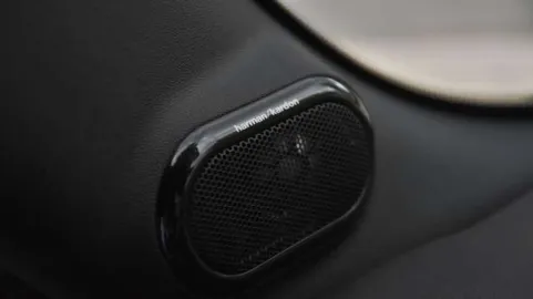 Car image 36