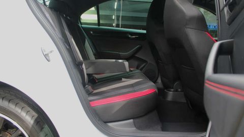 Car image 30