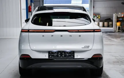 Car image 5