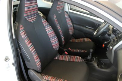 Car image 10