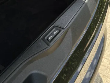 Car image 32