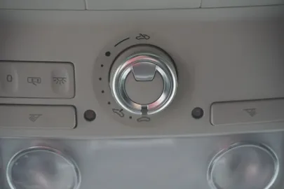 Car image 34