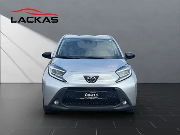 Car image 3