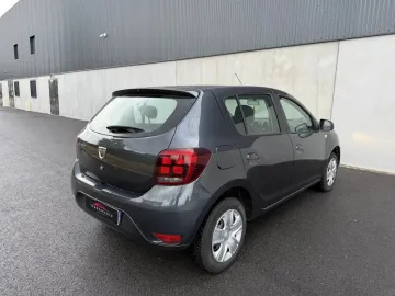 Car image 5
