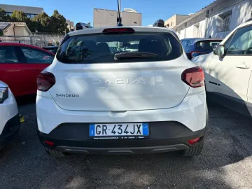 Car image 5