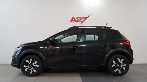 Car image 4
