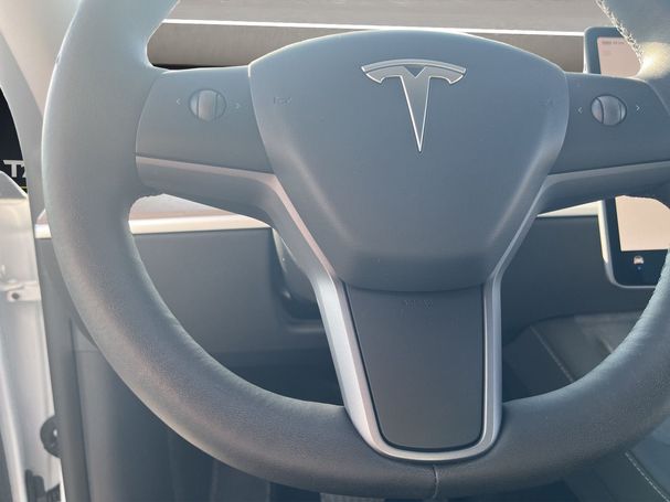 Tesla Model Y Long Range AWD 378 kW image number 13