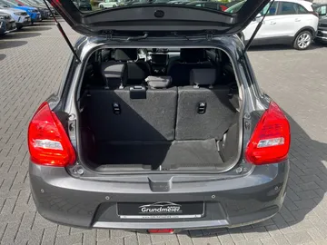 Car image 17