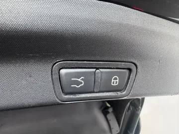 Car image 46