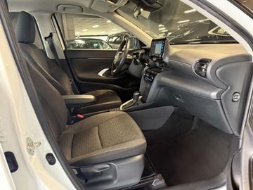 Car image 11