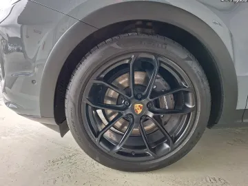 Car image 33