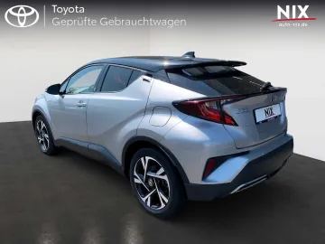 Car image 4