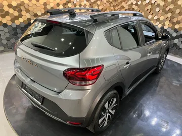 Car image 33