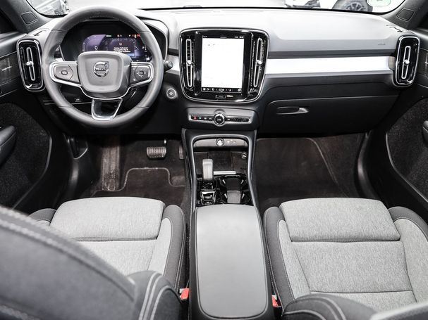 Volvo XC40 B3 Plus Dark 120 kW image number 3