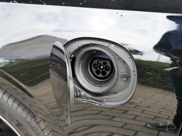 Car image 28