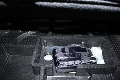 Car image 29