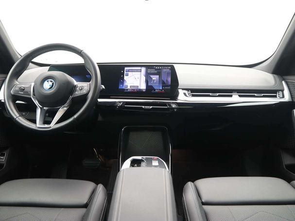 BMW iX1 xDrive30 230 kW image number 13