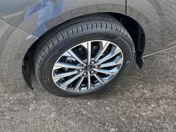 Car image 27