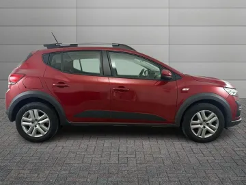 Car image 3