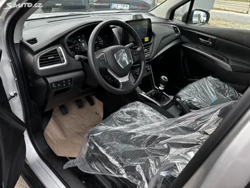 Car image 10