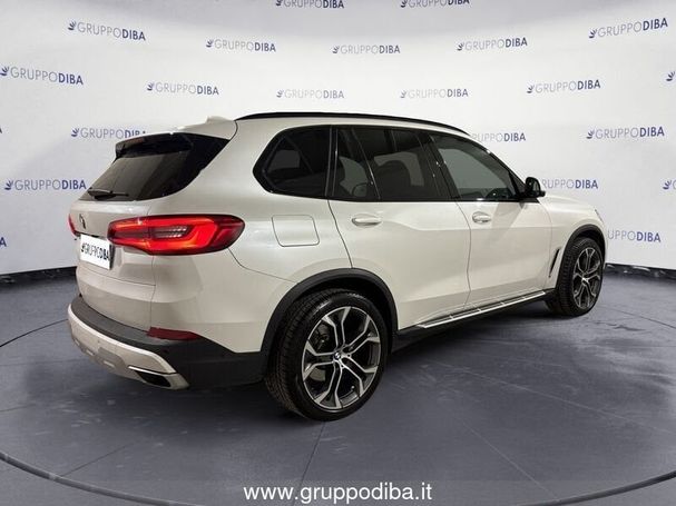 BMW X5 xDrive30d xLine 195 kW image number 6