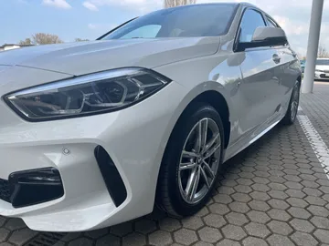 Car image 40