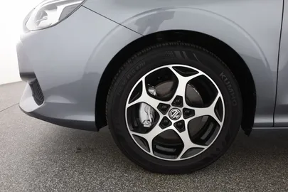 Car image 30