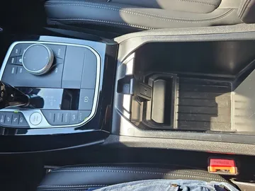 Car image 29